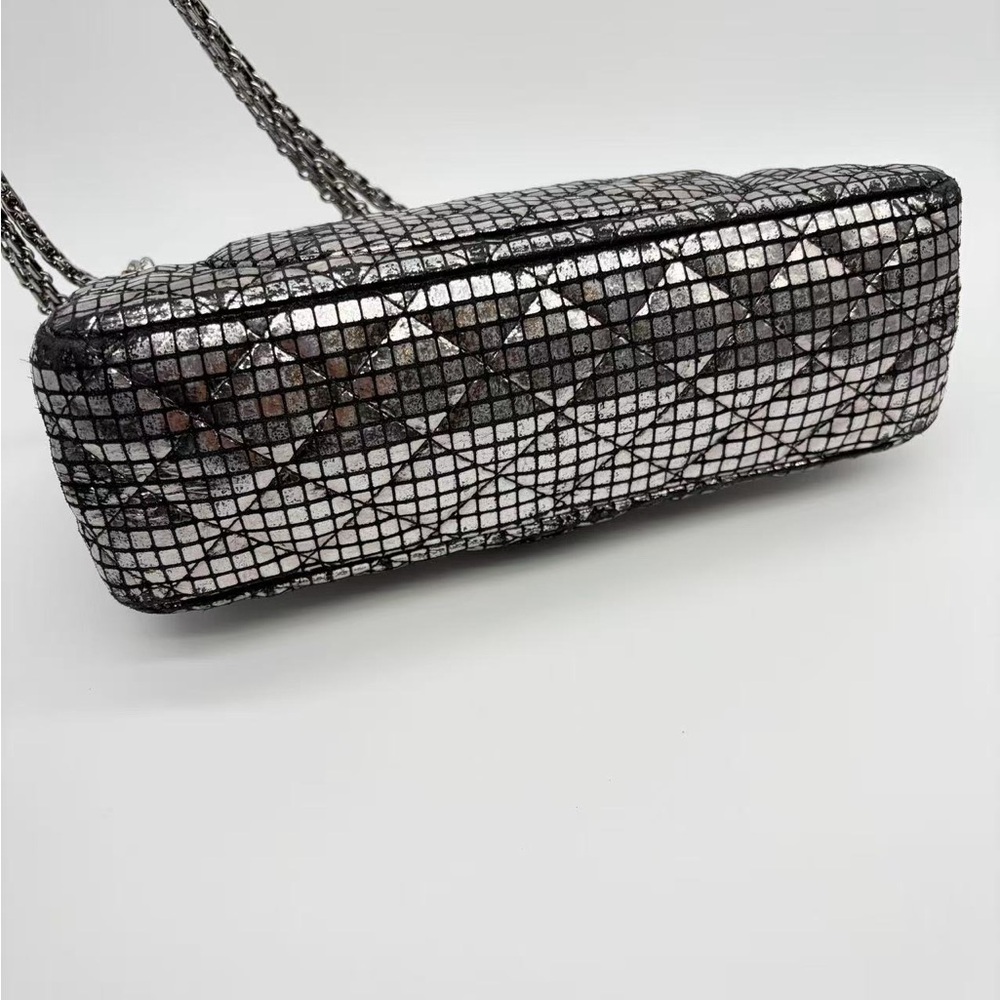 Chanel Mirror Reissue 2.55 Flap Bag in silver - Picture 4 of 11